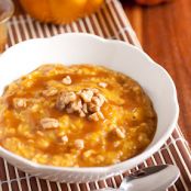 Pumpkin Pie Oatmeal with Caramel Sauce