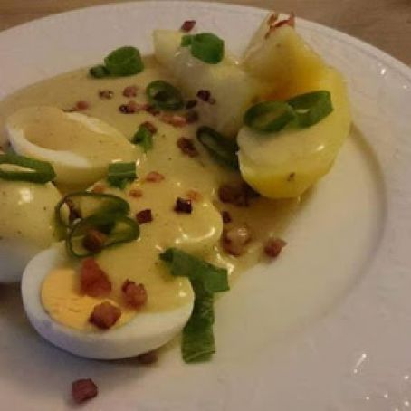 Eggs with Mustard Sause Eier in Senfsoße