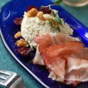 Rostad rotsellerimousse med ädelost och hasselötter