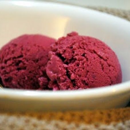 Blackberry Frozen Yogurt