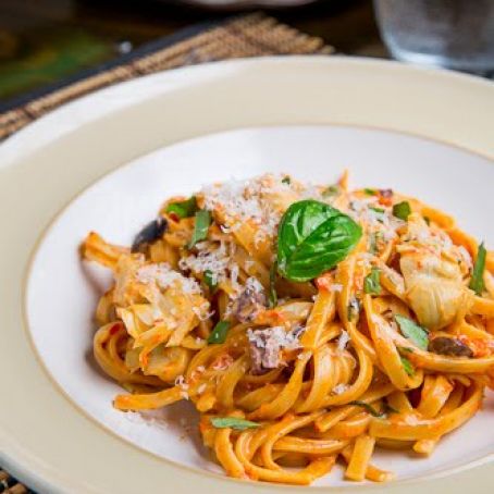 Roasted Red Pepper and Goat Cheese Alfredo Pasta