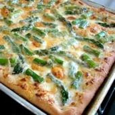Creamy Cheesy Asparagus Pizza