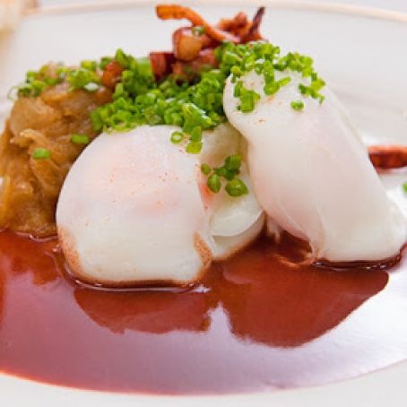 Poached Eggs with Red Wine Sauce