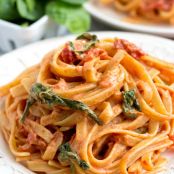 CHEESECAKE FACTORY COPYCAT: SUNDRIED TOMATO FETTUCCINE {LIGHTENED UP}