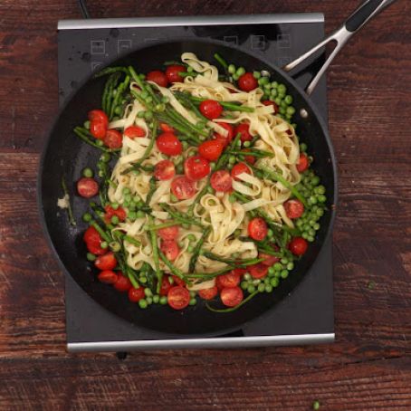 Pasta Primavera with Peas, Prosciutto, & Asparagus