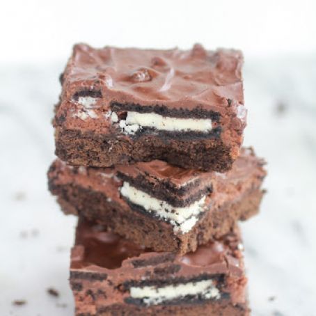 Gooey Chocolate Oreo Crunch Butter Cake