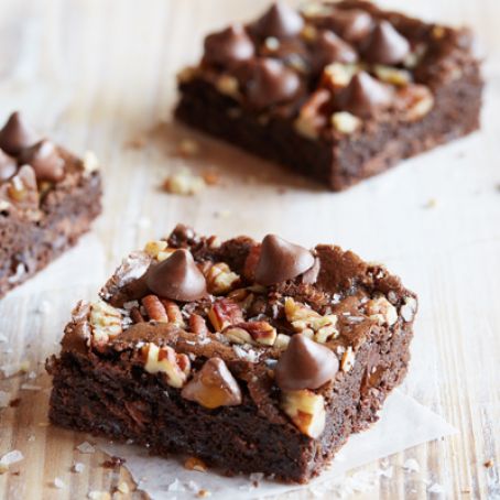 Pecan, Sea Salt & Caramel Filled Delightfuls Brownies