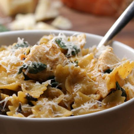 One-Pot Creamy Mushroom And Chicken Pasta