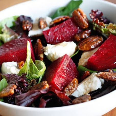 Baby Greens with Goat Cheese, Beets, and Balsamic Honey Vinaigrette (Gina's Skinny)