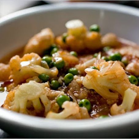 COUSCOUS w/BEANS & CAULIFLOWER