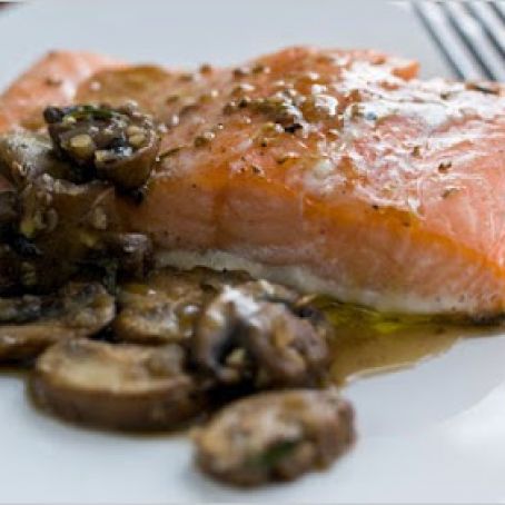 OVEN STEAMED SALMON w/SAUTEED MUSHROOMS