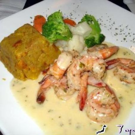 CAMARONES RELLENOS CON SALSA DE NUEZ