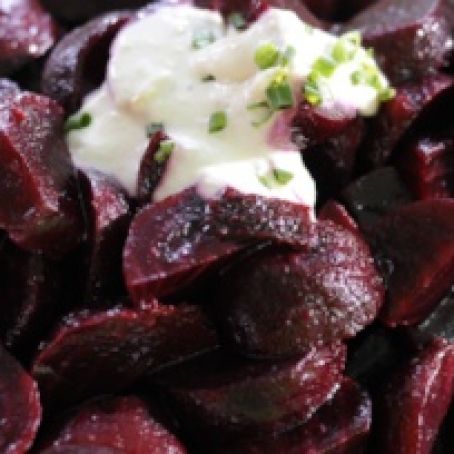 ROASTED BEETS WITH A LITTLE SPICY HORSERADISH CREAM