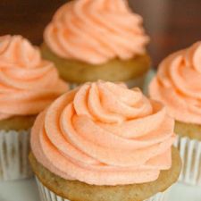 Peaches ‘n Cream Cupcakes