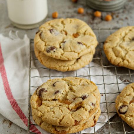 Salted Caramel Chocolate Chip Cookies