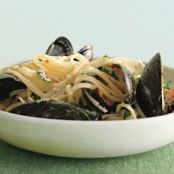 LINGUINE WITH MUSSELS AND FRESH HERBS