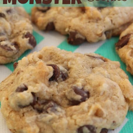 Graham Cracker Monster Cookies Recipe / Six Sisters' Stuff | Six Sisters' Stuff
