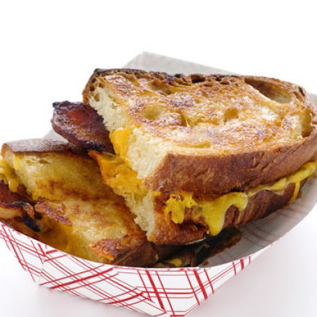 Grilled Cheese With Bacon and Thousand Island Dressing