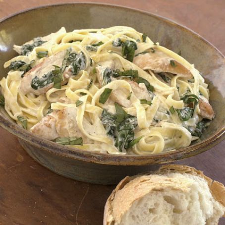 Fettuccine with Chicken, Goat Cheese & Spinach