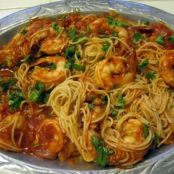 CAMARONES Y PASTA EN SALSA PICANTE