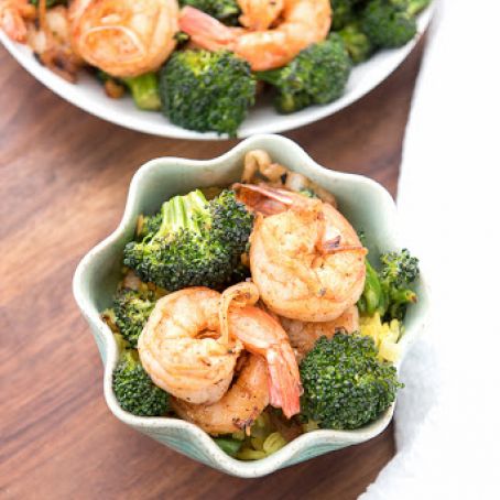 Spicy Garlic Sriracha Shrimp and Broccoli Stir Fry