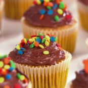 Mini Pumpkin Cupcakes with Chocolate Frosting