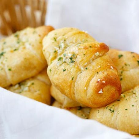 Garlic Butter Cheesy Crescent Rolls