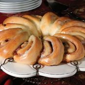 Cinnamon Roll Ring