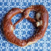 LAUGENBREZEL (TRADITIONAL GERMAN PRETZELS)