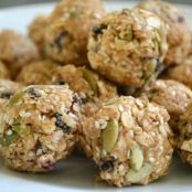 No Bake Chocolate & Peanut Butter Protein Balls