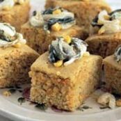 Pan de Maiz con Poblanos y Crema Agria