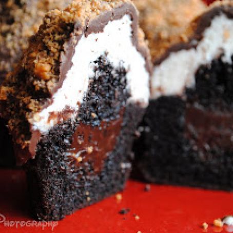 Butterfinger Cupcakes - Disney Starring Rolls Cafe