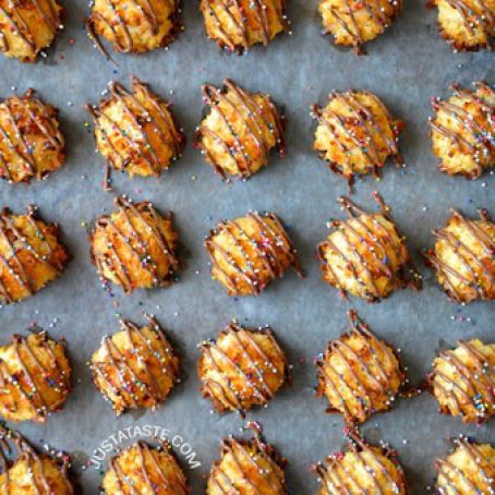 Coconut Macaroons with Chocolate