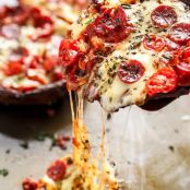 10-MINUTE PORTOBELLO PIZZAS