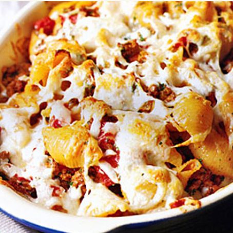 Baked Shells with Pesto, Mozzarella and Meat Sauce