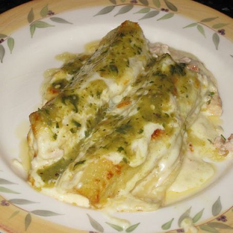 Maniladas with White Cheese and Roasted Tomatillos Sauce