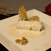 CANELONES CON SALSA BECHAMEL Y NUEZ