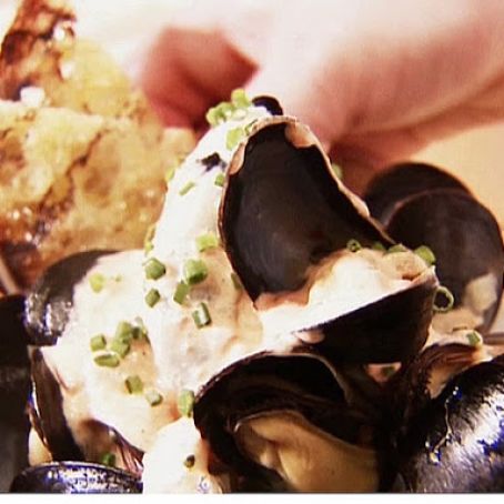 Steamed Mussels with Spicy Red Pepper Aioli
