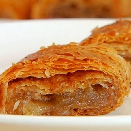 Mamo's Apple Strudel   Recipe courtesy Duff Goldman