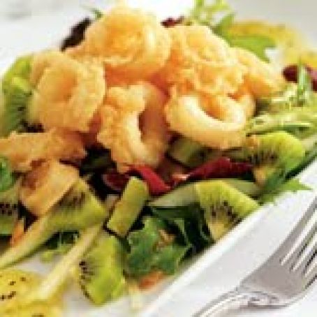 ENSALADA DE KIWI CON TEMPURA DE CALAMARES