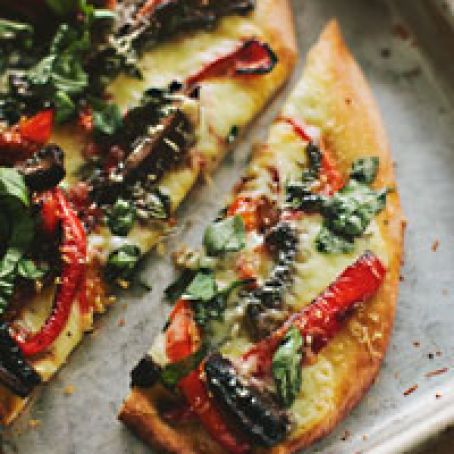 Portobello-Mushroom and Red-Pepper Pizza