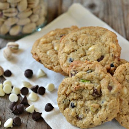 Dark & White Chocolate Chip Oatmeal Cookies with Pistachios and Dried Bluberries