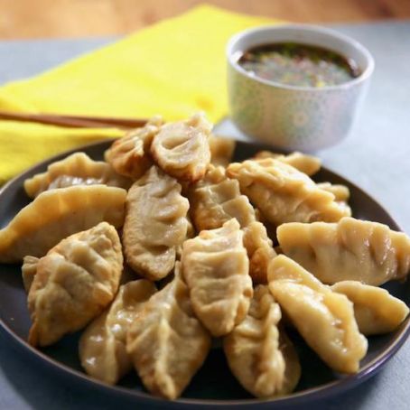 Chicken Pot Stickers with Dipping Sauce