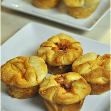 Garlic Parmesan Pizza Biscuit Cups