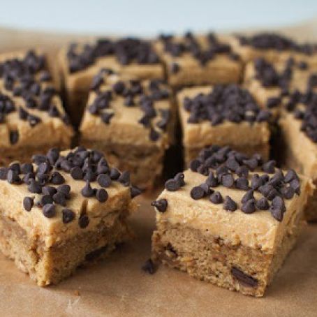 Betty Crocker Reese’s® Peanut Butter & Chocolate Chunk Snack Cakes with Peanut Butter Frosting