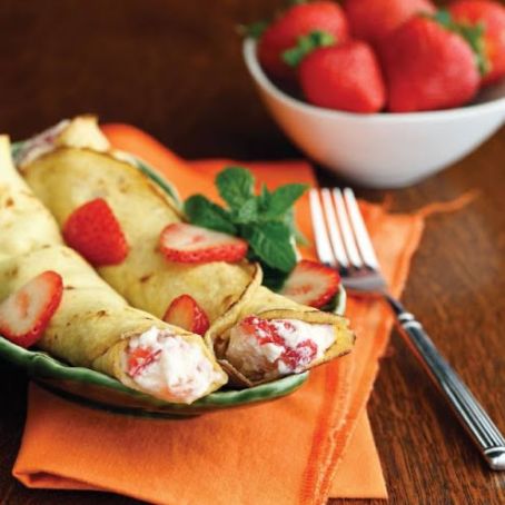 Strawberries and Mascarpone Cream Crêpes