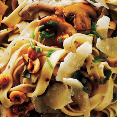 Fettuccine with Mushrooms and Hazelnuts