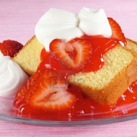 Poundcake with Strawberries and Ice Cream