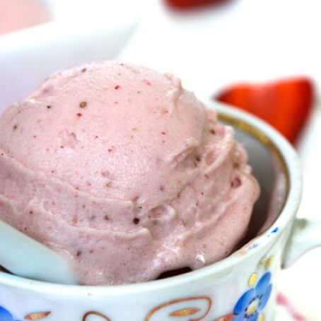 Vegan Strawberry-Banana Ice Cream