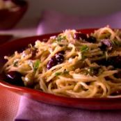 Spaghetti with Olives and Bread Crumbs (Giada)